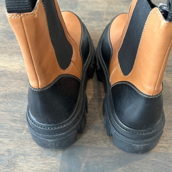 Marc Fisher Morgan Chelsea Boot new without box - Picture 2 of 4